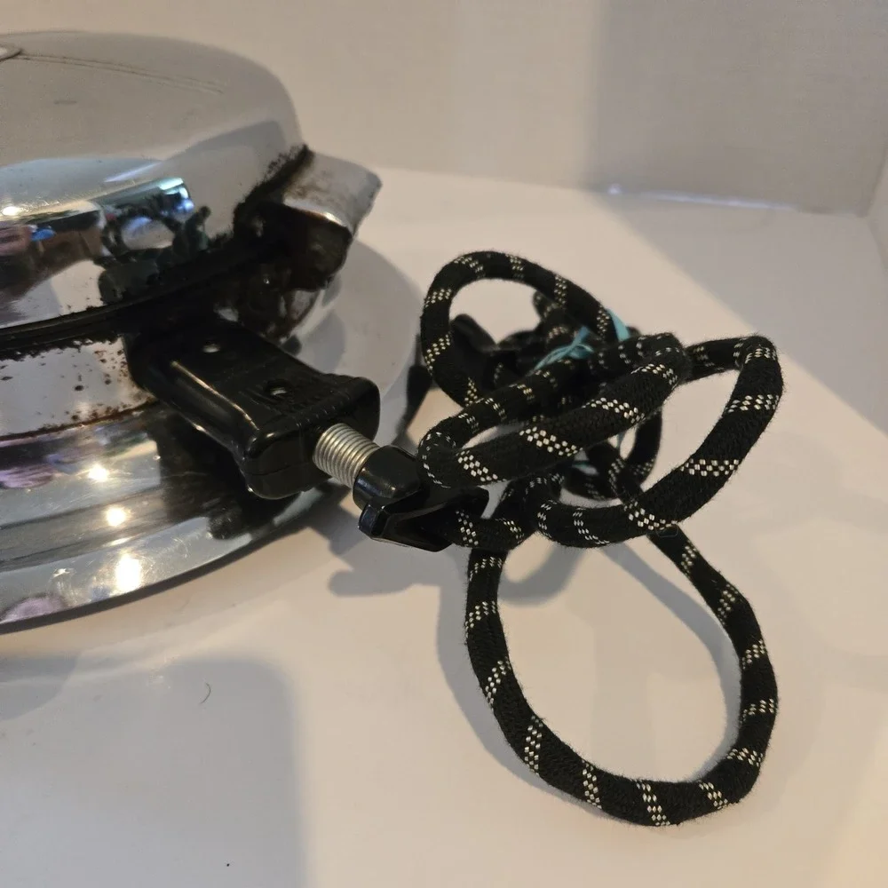 ANTIQUE RARE ELECTRAHOT MFG CO. ROUND WAFFLE IRON - Number 375 or 660